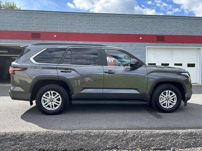2025 Toyota Sequoia SR5 4WD (SE)