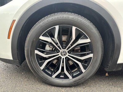 2023 Toyota Crown XLE AWD (Natl)