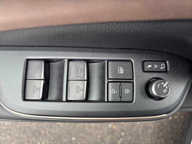 2023 Toyota Crown XLE AWD (Natl)