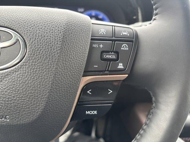 2023 Toyota Crown XLE AWD (Natl)