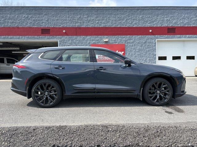 2025 Toyota Crown Signia Limited AWD (Natl)