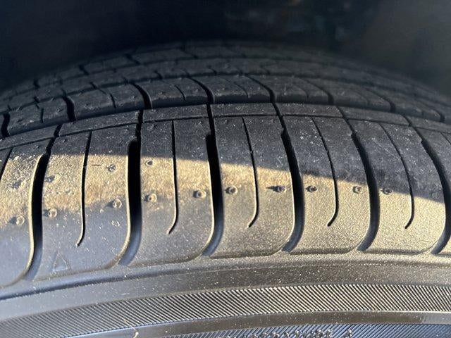 2019 Toyota Prius LE (Natl)