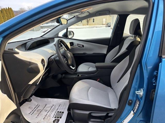 2019 Toyota Prius LE (Natl)