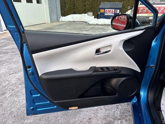 2019 Toyota Prius LE (Natl)