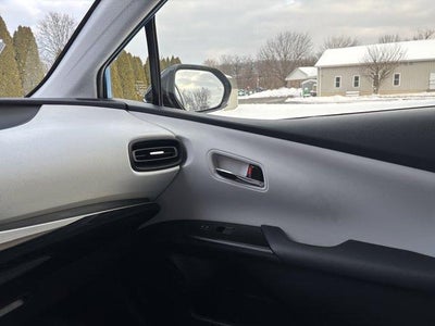 2019 Toyota Prius LE (Natl)