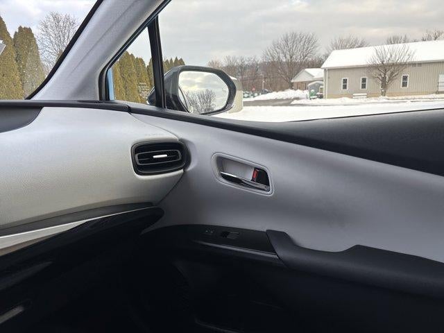 2019 Toyota Prius LE (Natl)