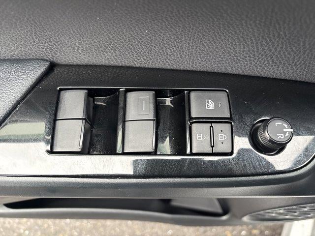 2022 Toyota Prius LE AWD-e (Natl)