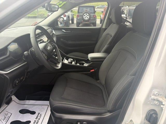 2023 Jeep Grand Cherokee Laredo 4x4