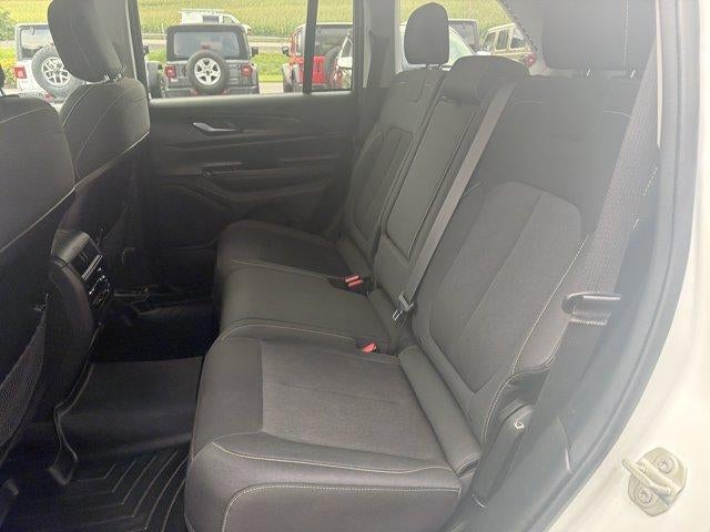 2023 Jeep Grand Cherokee Laredo 4x4