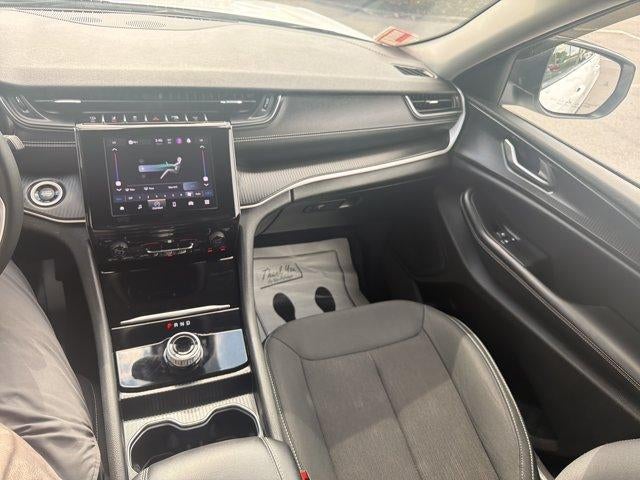 2023 Jeep Grand Cherokee Laredo 4x4