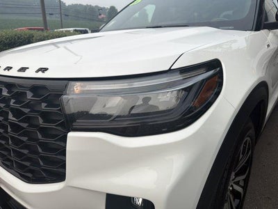 2025 Ford Explorer ST-Line 4WD