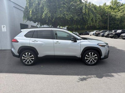 2025 Toyota Corolla Cross XLE 4WD (Natl)