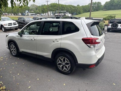 2022 Subaru Forester Premium CVT