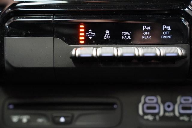 2019 RAM 1500 Limited 4x4 Crew Cab 5'7" Box