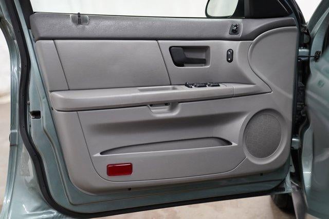 2007 Ford Taurus 4dr Sdn SE