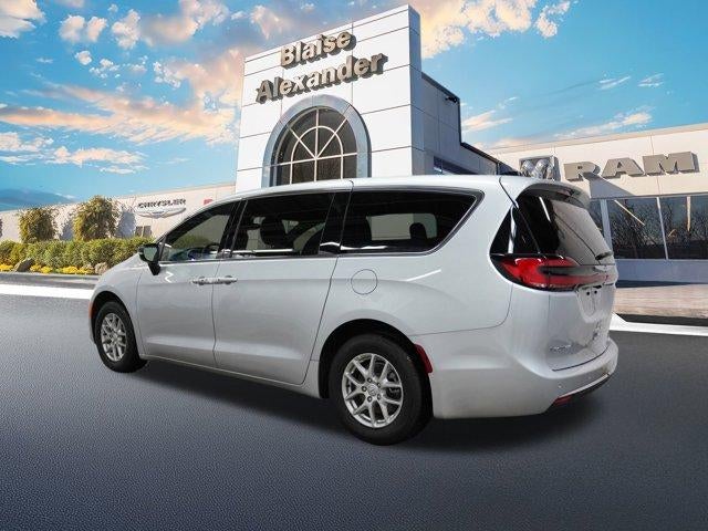 2026 Chrysler Pacifica Select FWD