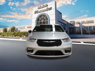 2026 Chrysler Pacifica Select FWD