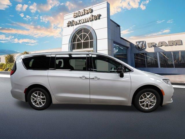 2026 Chrysler Pacifica Select FWD