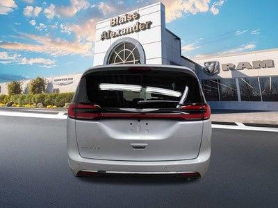 2026 Chrysler Pacifica Select FWD