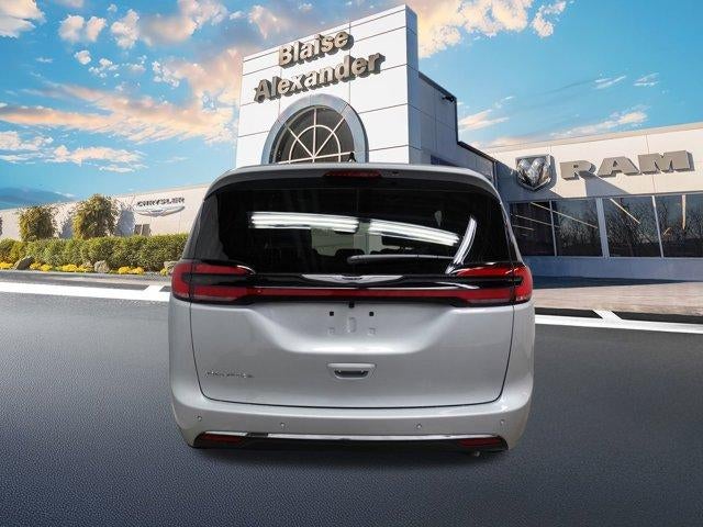 2026 Chrysler Pacifica Select FWD