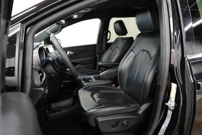 2025 Chrysler Pacifica Select FWD