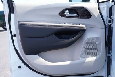 2024 Chrysler Pacifica Limited FWD