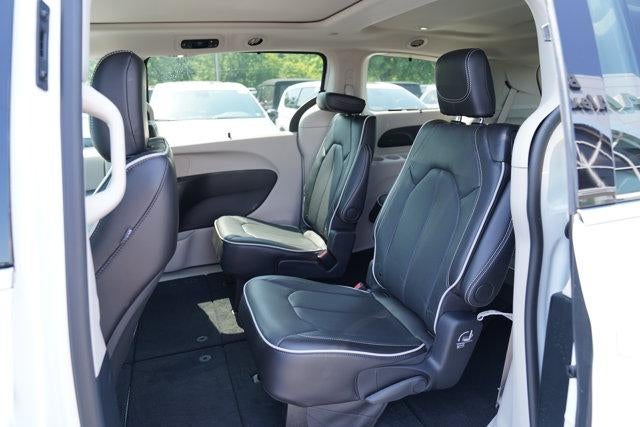 2024 Chrysler Pacifica Limited FWD