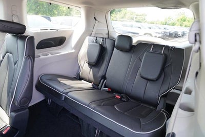 2024 Chrysler Pacifica Limited FWD