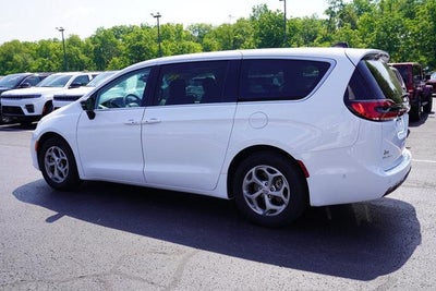 2024 Chrysler Pacifica Limited FWD