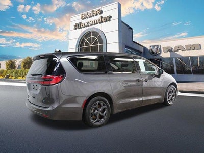 2023 Chrysler Pacifica Hybrid Touring L FWD