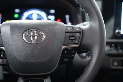 2026 Toyota Camry SE AWD (Natl)