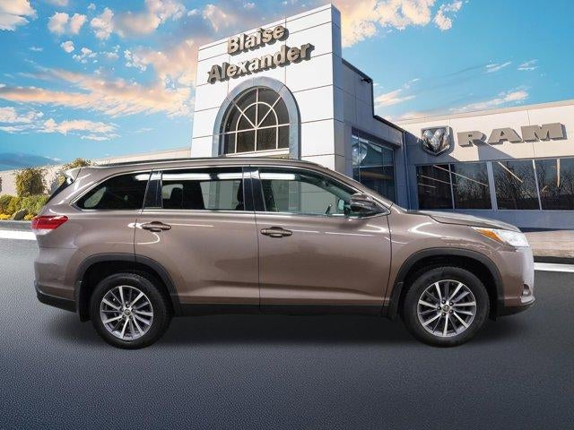 2019 Toyota Highlander SE V6 AWD (Natl)