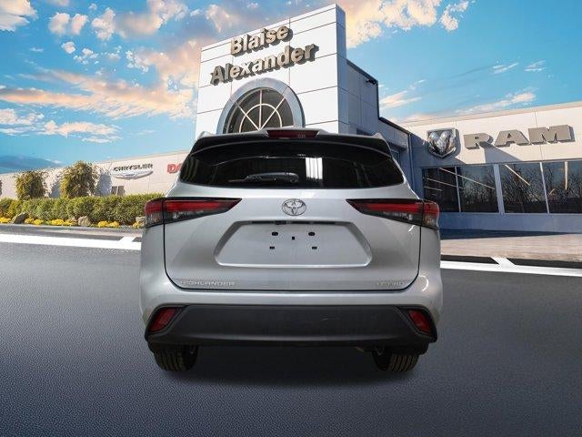 2024 Toyota Highlander LE AWD (SE)