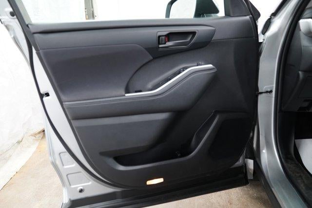 2024 Toyota Highlander LE AWD (SE)