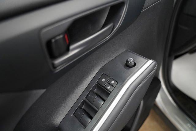 2024 Toyota Highlander LE AWD (SE)