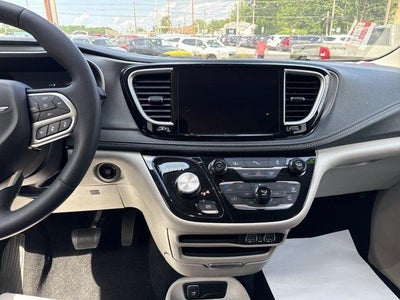 2023 Chrysler Pacifica Hybrid Touring L FWD