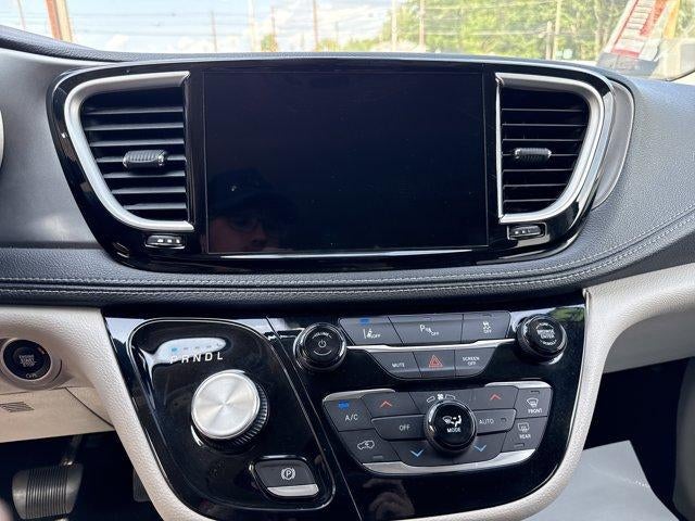 2023 Chrysler Pacifica Hybrid Touring L FWD
