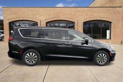 2023 Chrysler Pacifica Hybrid Touring L FWD