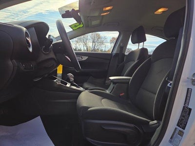 2023 Kia Forte LXS IVT