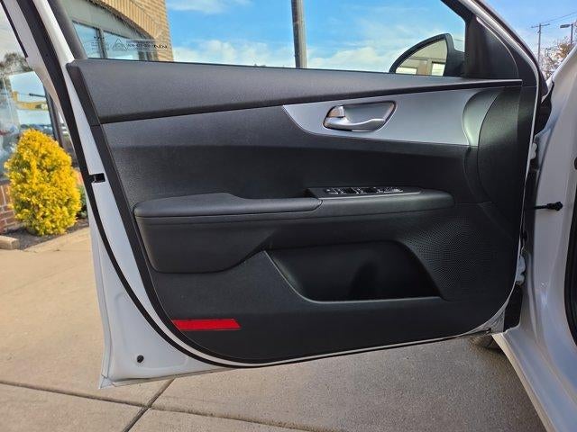 2023 Kia Forte LXS IVT