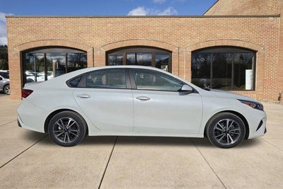 2023 Kia Forte LXS IVT