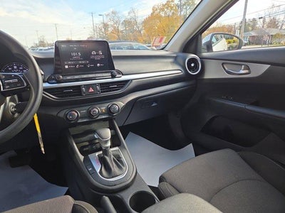 2023 Kia Forte LXS IVT