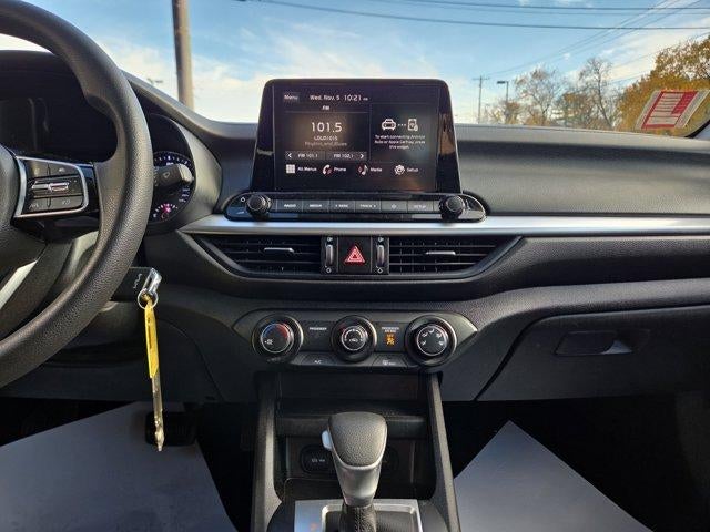 2023 Kia Forte LXS IVT