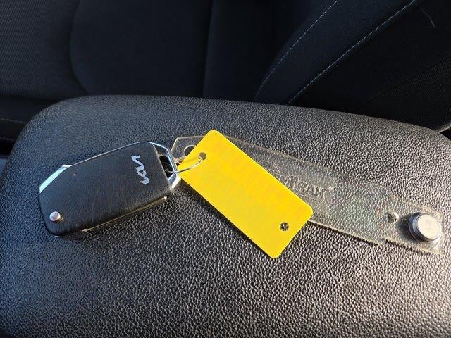 2023 Kia Forte LXS IVT