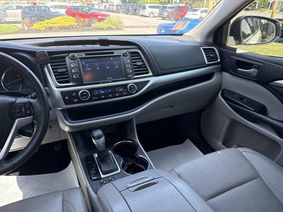 2016 Toyota Highlander AWD 4dr V6 XLE (Natl)