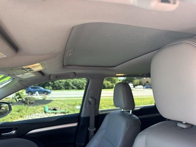 2016 Toyota Highlander AWD 4dr V6 XLE (Natl)