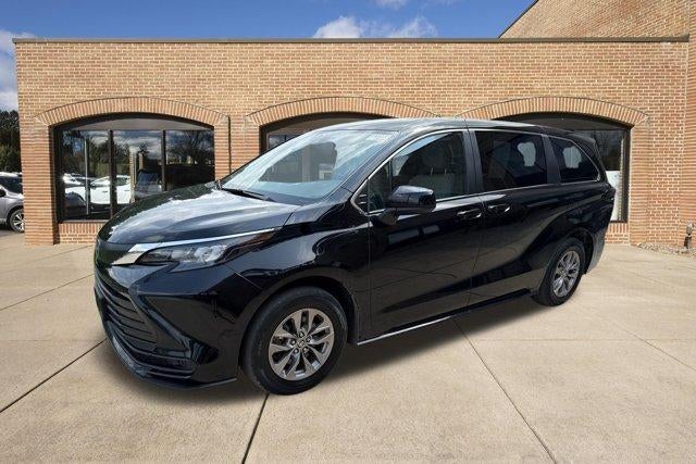 2025 Toyota Sienna LE FWD 8-Passenger (Natl)