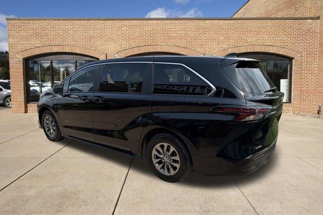 2025 Toyota Sienna LE FWD 8-Passenger (Natl)