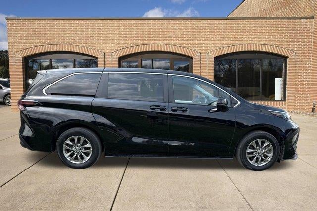 2025 Toyota Sienna LE FWD 8-Passenger (Natl)