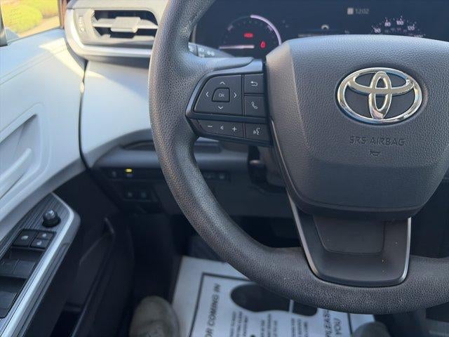 2025 Toyota Sienna LE FWD 8-Passenger (Natl)
